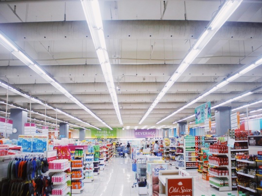 Photographie de l'intérieur d'un supermarché